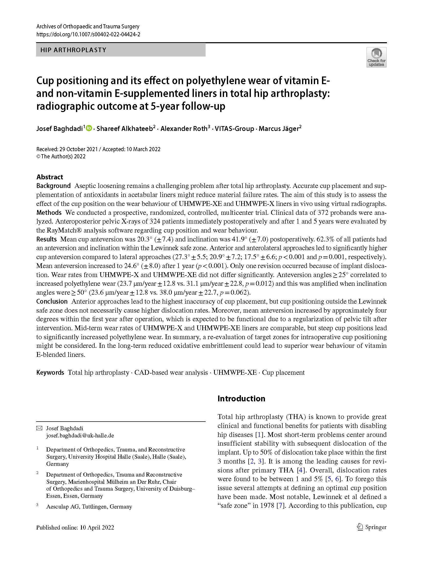 Cup positioning and its effect on polyethylene wear of vitamin E and non‑vitamin E‑supplemented liners in total hip arthroplasty